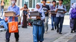 Pelajar SMA/SMK/MA se-Surabaya dapat Perlengkapan Sekolah Gratis