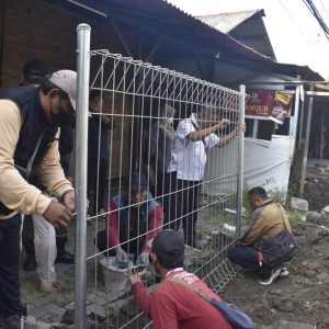 Menempati Tanah Aset, Puluhan Bangli di Ketintang Permai Ditertibkan