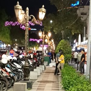 Warga Keluhkan Kemacetan Jalan Tunjungan Akibat Parkir, Eri: Kita Koreksi