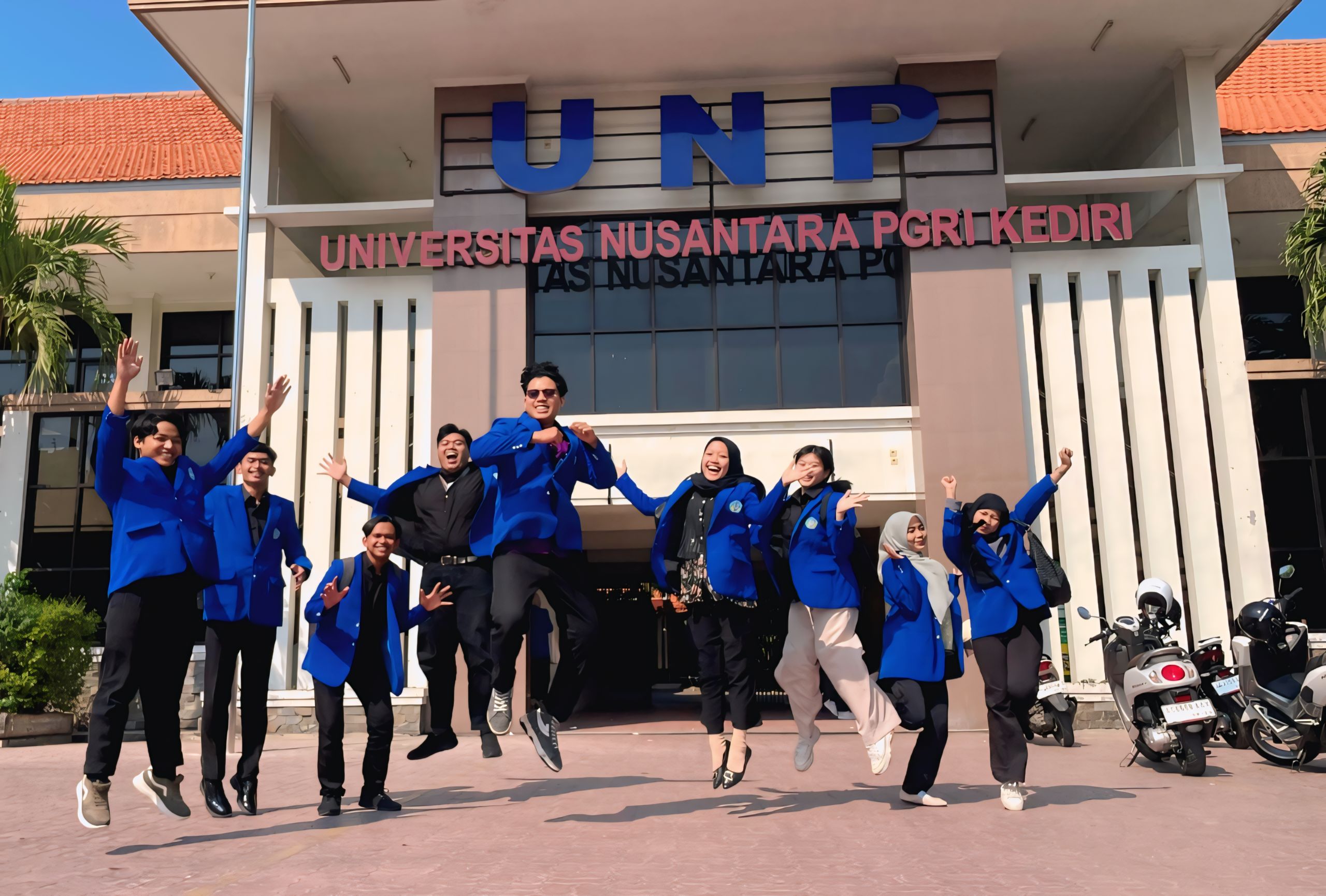 Dari Kurir ke Mahasiswa Berprestasi, Kisah Penerima KIP UNP Kediri yang Menginspirasi