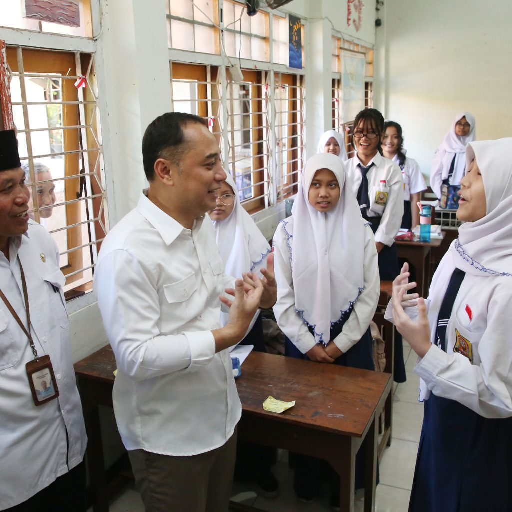Biaya Pendidikan SD-SMP Gratis, Wali Kota Surabaya Tunggu Juknis Pusat
