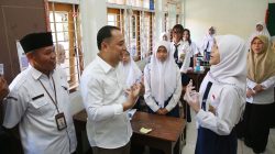 Biaya Pendidikan SD-SMP Gratis, Wali Kota Surabaya Tunggu Juknis Pusat