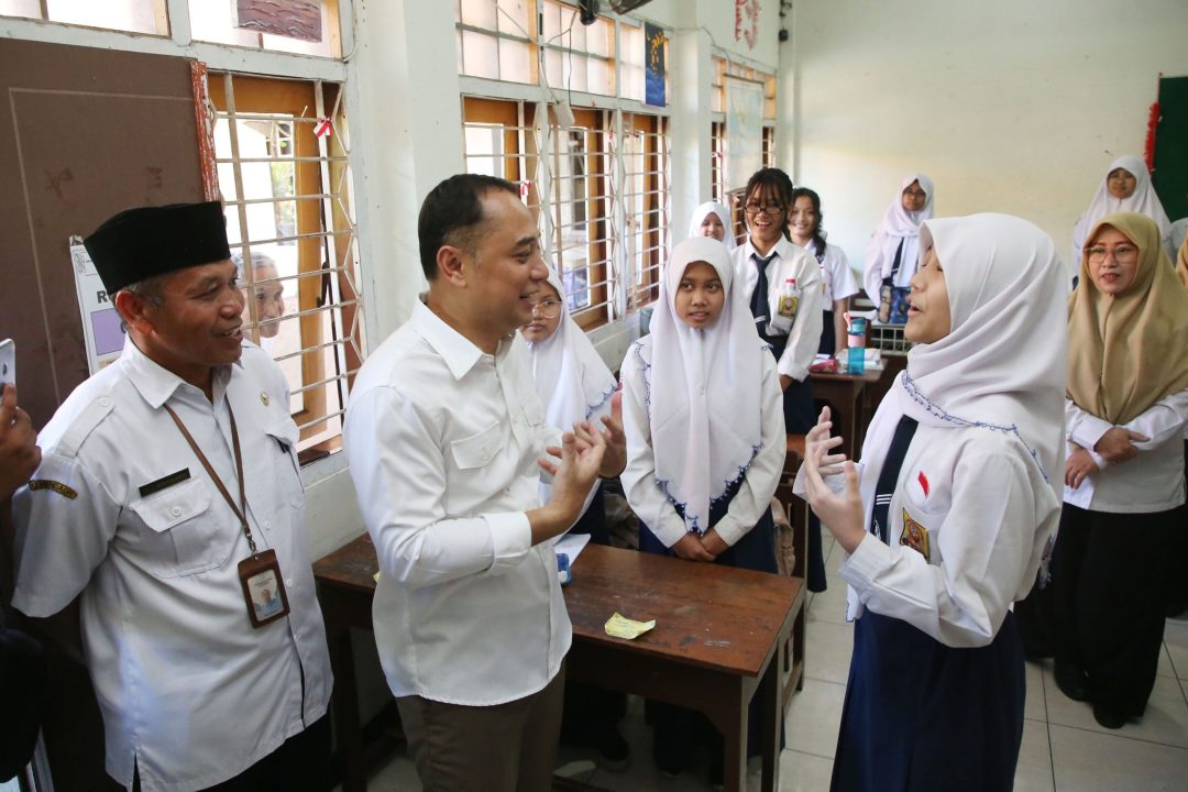 Biaya Pendidikan SD-SMP Gratis, Wali Kota Surabaya Tunggu Juknis Pusat