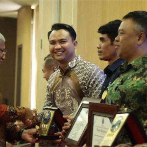 Konsis Perangi Narkoba Kota Mojokerto Raih 2 Penghargaan dari BNN RI Konsis Perangi Narkoba Kota Mojokerto Raih 2 Penghargaan dari BNN RI