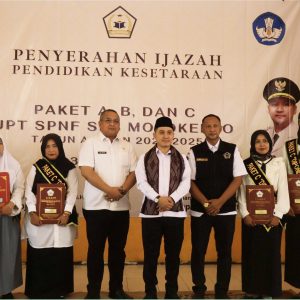 Bupati Gus Barra Serahkan 173 Ijazah Kesetaraan Binaan UPT SKB Mojokerto Bupati Gus Barra Serahkan 173 Ijazah Kesetaraan Binaan UPT SKB Mojokerto