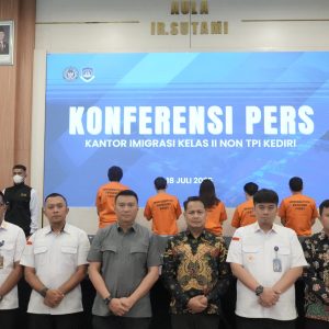 Imigrasi Kediri Amankan Lima WNA Pelanggar Izin Tinggal dan Dokumen Palsu dalam Operasi Wirawaspada 2025