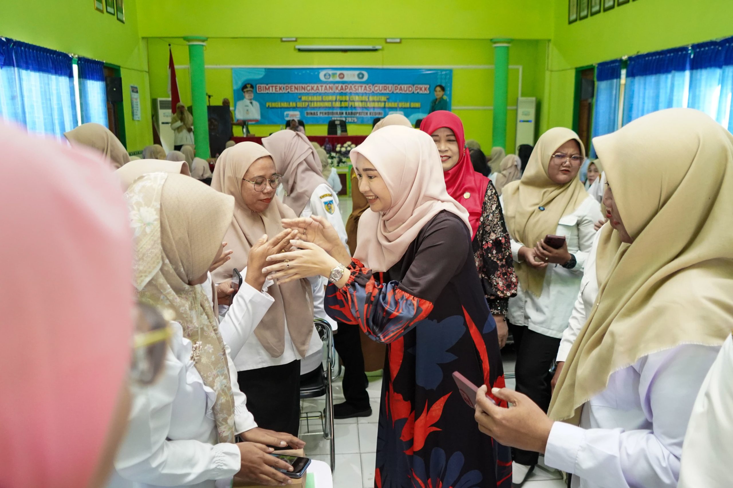 Kenalkan Teknologi AI, Mbak Cicha Siapkan Guru Paud Jadi Agen Perubahan