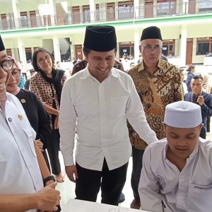 Menko PMK Kunjungi Ponpes Al Falah Kediri, Pantau Program Pemeriksaan Kesehatan Santri