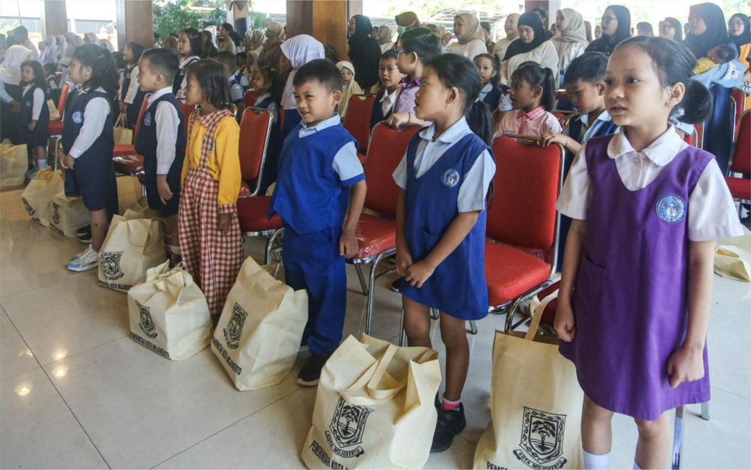 Dinas P&K Kota Mojokerto Tambah 5000 Tas dan Sepatu Gratis Untuk Murid Baru  