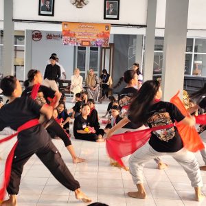 Meril dan Tari Pitik Walik di Garasi UMKM Mas Dhito