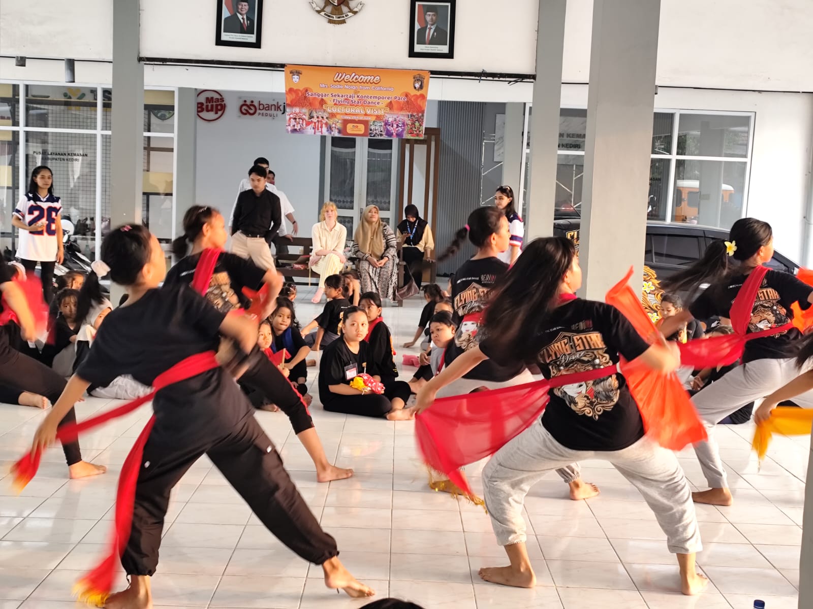 Meril dan Tari Pitik Walik di Garasi UMKM Mas Dhito