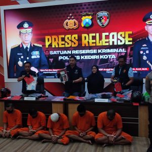 Pembobol Toko Ponsel Ditangkap, Dua Kasus Curat Terungkap di Kota Kediri Pembobol Toko Ponsel Ditangkap, Dua Kasus Curat Terungkap di Kota Kediri