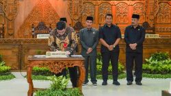 Ketuk Palu, Pemkab dan DPRD Kediri Sepakati Perubahan APBD 2025
