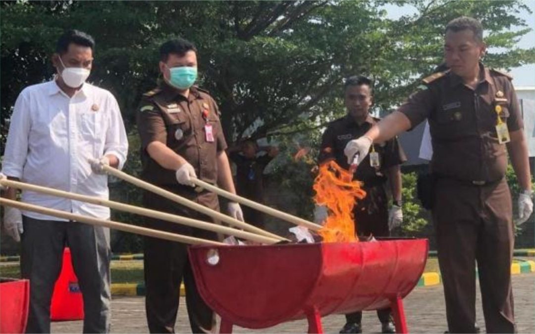 Kejaksaan Negeri Kota Mojokerto musnahkan 2,1 Kilogram Sabu 