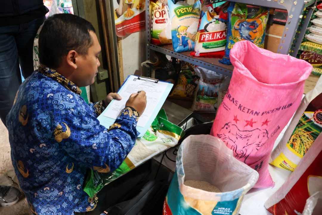 Pemkot Surabaya Perketat Pengawasan Beras Oplosan