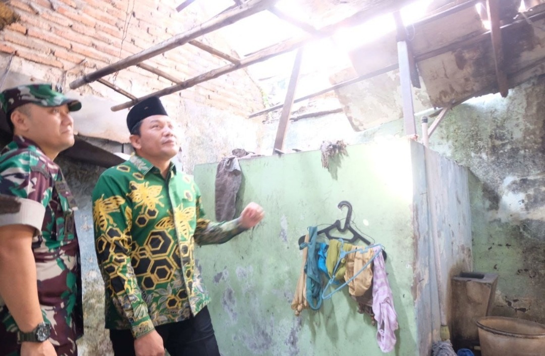 Bupati Subandi Datangi Tiga Rumah Warga Tak Layah Huni