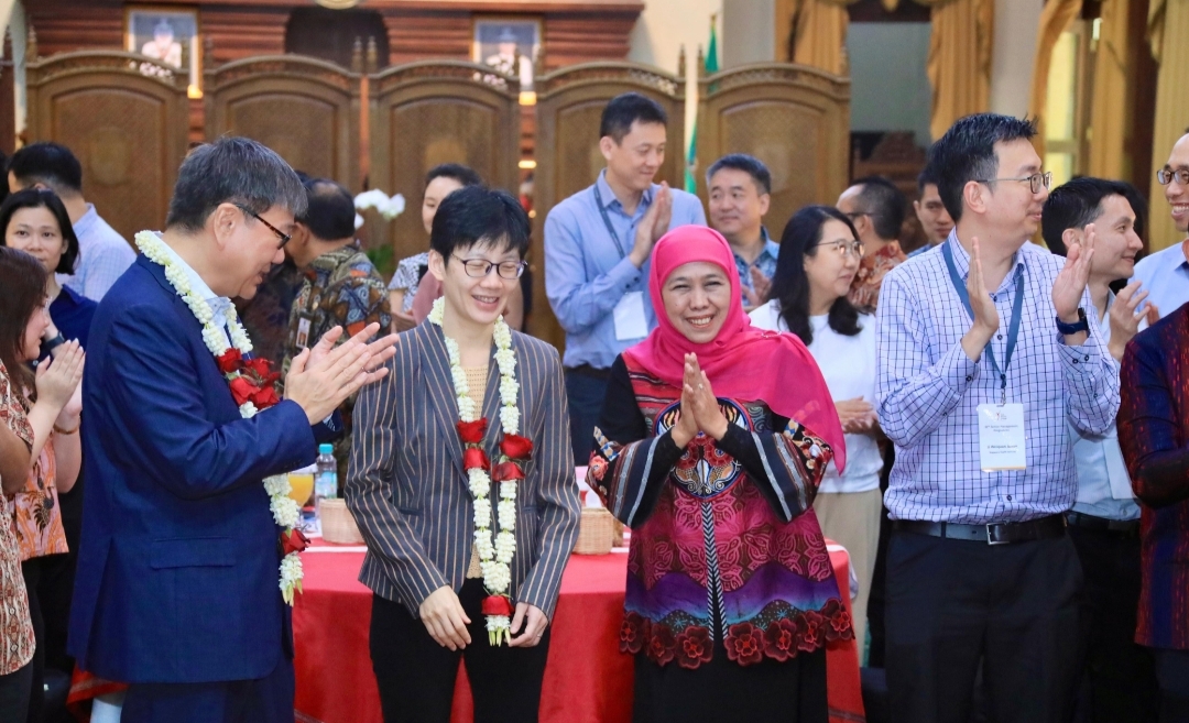 Gubernur Khofifah Terima Dubes Singapura dan 31 Pimpinan Institusi Bahas Pendidikan, Investasi dan Inovasi Global