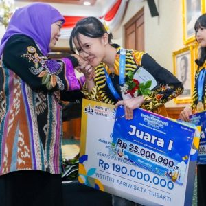 Raih 20 Emas di LKS Dikmen Nasional 2025, Khofifah: Bukti Pendidikan Vokasi Jatim Semakin Unggul