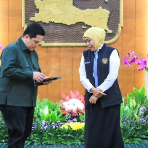 Erick Thohir Apresiasi Dukungan Gubernur Khofifah untuk PSSI dan Sepak Bola Daerah Erick Thohir Apresiasi Dukungan Gubernur Khofifah untuk PSSI dan Sepak Bola Daerah