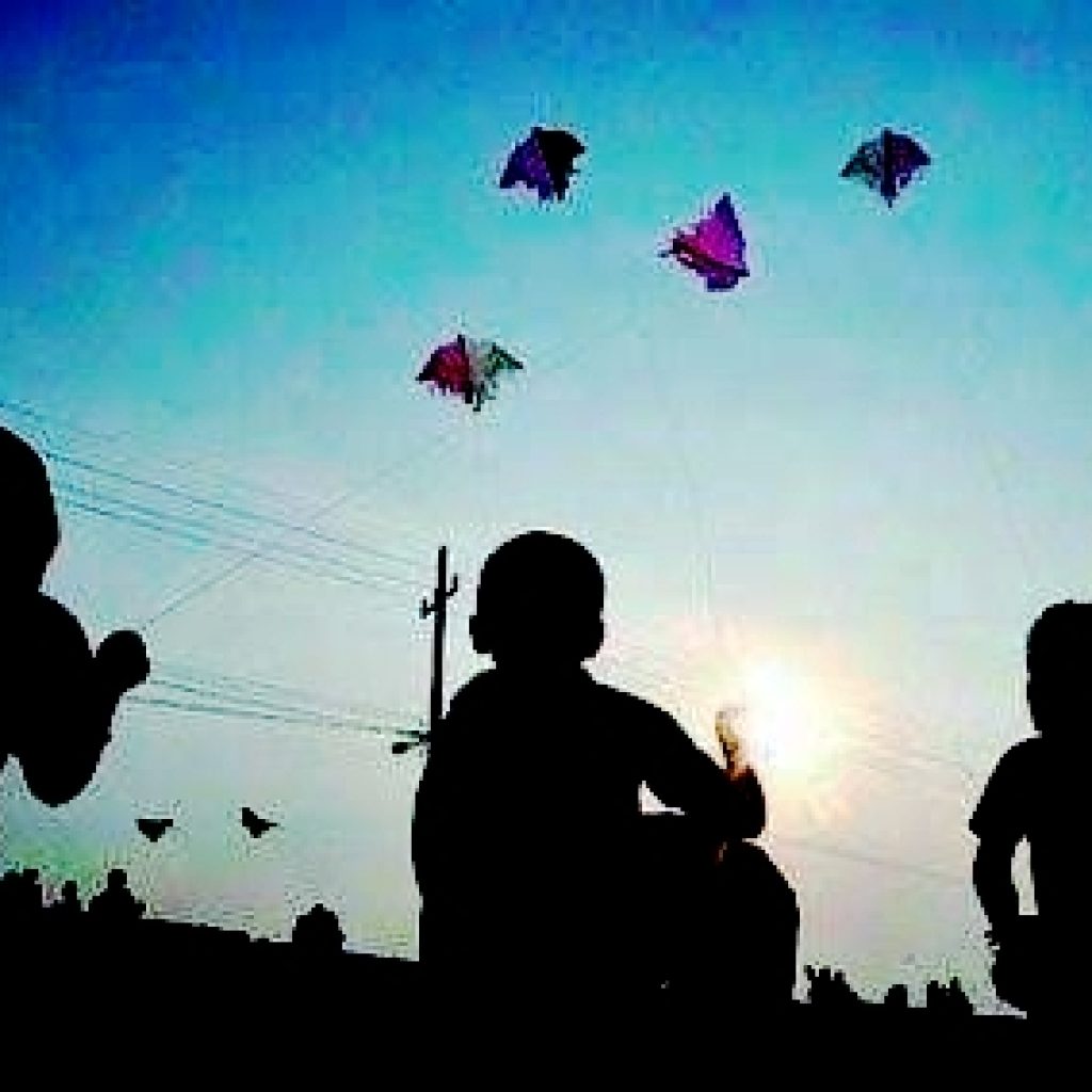 Surabaya Musim Layangan, Satpol PP Sisir Jalan Raya