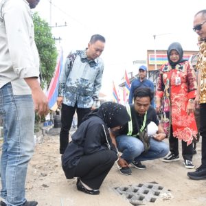 Wabub Mimik Idayana Tinjau Betonisasi Gedangan-Betro Wabub Mimik Idayana Tinjau Betonisasi Gedangan-Betro