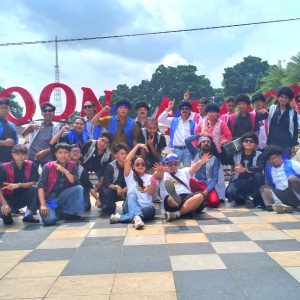 Aksi Disko Pemuda dan Pemudi Warga Karanglo Kota Blitar Meriahkan HUT RI ke-80 Aksi Disko Pemuda dan Pemudi Warga Karanglo Kota Blitar Meriahkan HUT RI ke-80