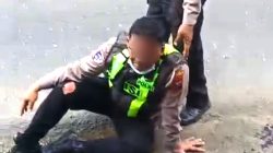 Viral di Blitar, Polisi Ditabrak Pick Up Saat Razia di Jalan