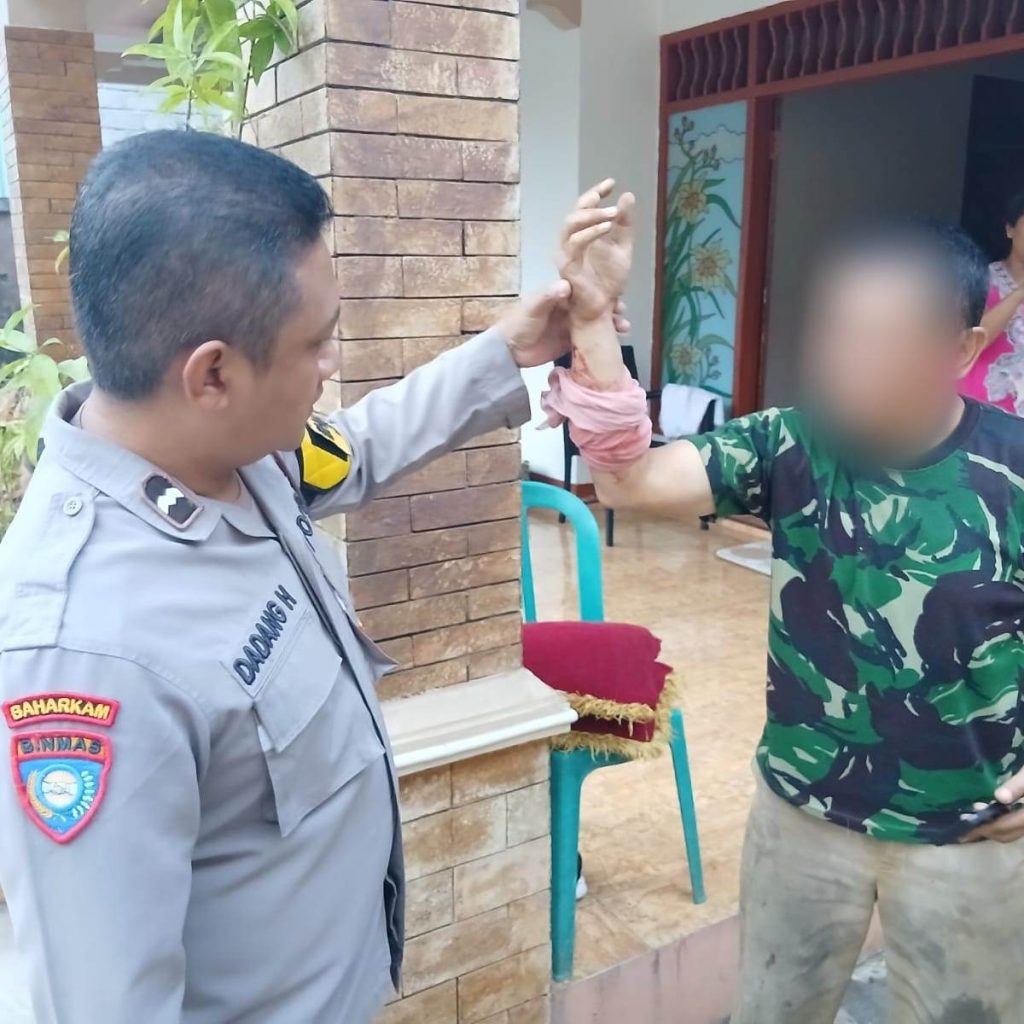 Dikejar, Diamuk, Dibacok, Warga Blitar Apes