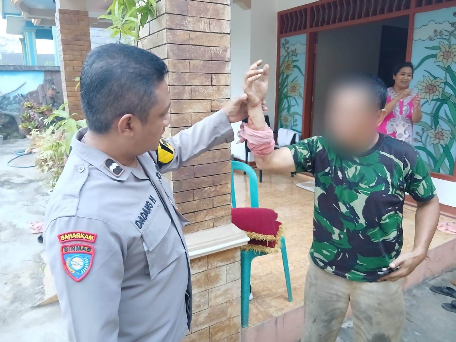 Dikejar, Diamuk, Dibacok, Warga Blitar Apes