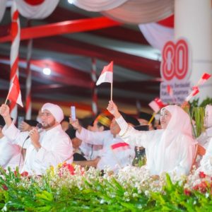 80 tahun Kemerdekaan RI, Bersama Gubernur Khofifah dan Habib Syech Ribuan Masyarakat Ikuti Dizikir dan Doa Bersama