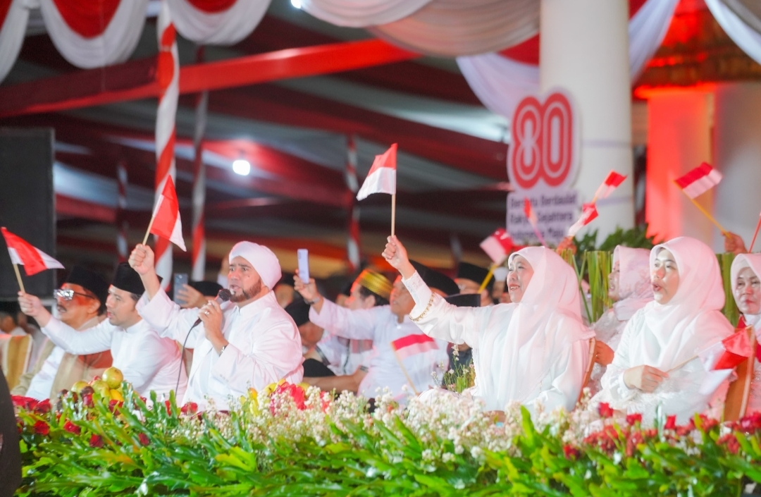 80 tahun Kemerdekaan RI, Bersama Gubernur Khofifah dan Habib Syech Ribuan Masyarakat Ikuti Dizikir dan Doa Bersama