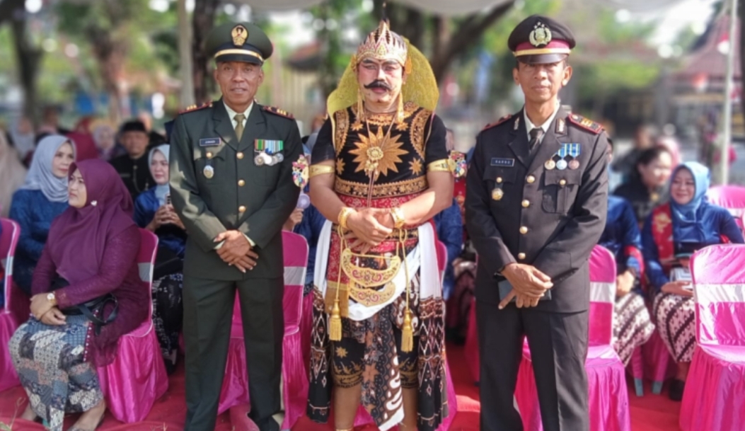 Upacara HUT Ke 80 RI, Camat Kedunggalar Ngawi Tampil Nuansa Budaya Nusantara