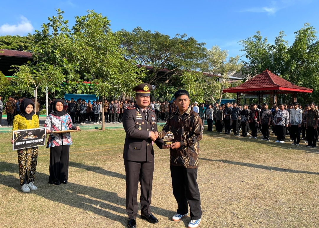 AKP Ade Andini Pimpin Upacara HUT Ke – 80 Kemerdekan RI Di SMK Yosonegoro