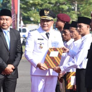 Bupati Subandi Pimpin Upacara di Mall Pelayanan Publik