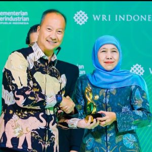 Pemprov Jatim Terima Penghargaan Kememterian Perindustrian RI dalam Implementasi Industri Hijau