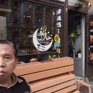 Alhamdulillah, Kota Ibarat “Sebuah Lukisan” Mudah Membeli Makanan Halal