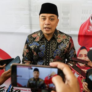 Pemasangan CCTV di Tempat Usaha, Wali Kota Eri Minta Pengusaha… Pemasangan CCTV di Tempat Usaha, Wali Kota Eri Minta Pengusaha…