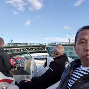 Wisata Sungai Saint Petersburg dengan Boat Kecil Cepat, “Subhanallah”
