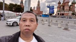 Terbayar Jalan hampir 7 Km, Berpose di depan Ikon Kremlin