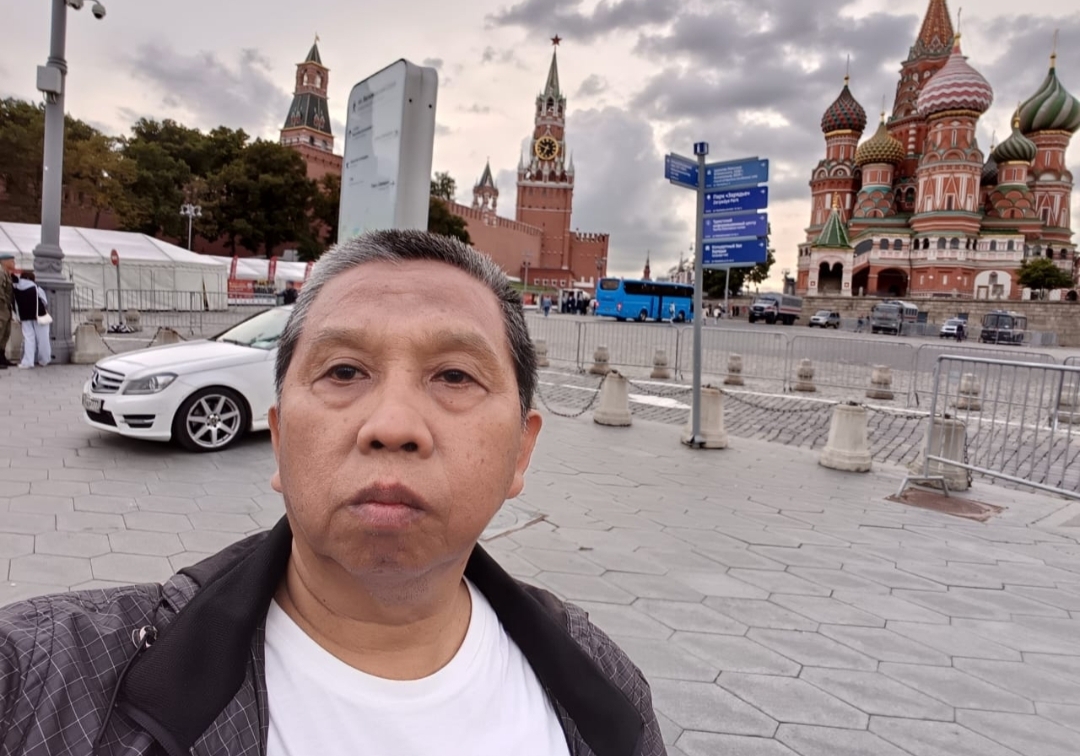 Terbayar Jalan hampir 7 Km, Berpose di depan Ikon Kremlin