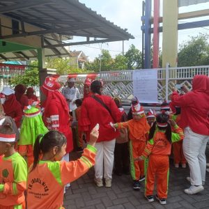 Rayakan HUT RI ke 80, TK Cahaya Kita Gelar Bazar Peduli UMKM Mamin Sehat Rayakan HUT RI ke 80, TK Cahaya Kita Gelar Bazar Peduli UMKM Mamin Sehat