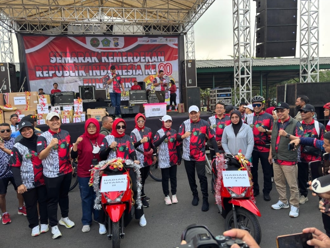 Bupati Subandi dan Komandam Kodim Sidoarjo Ikuti Semarak Fun Bike Kemerdekaan