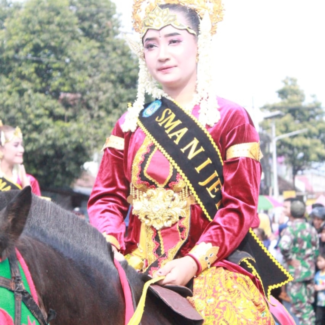 Srikandi Berkuda Tampil Ilegan Dalam Pawai Budaya Kabupaten Ponorogo