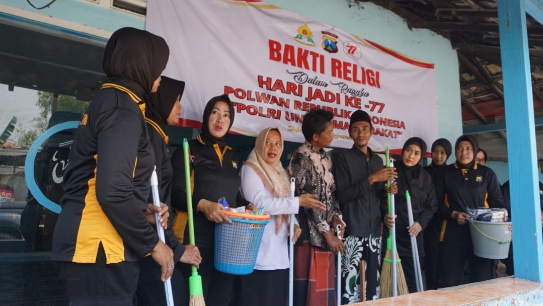 Sambut HUT ke-77, Polwan Polresta Sidoarjo Gelar Bakti Religi