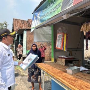 Bupati Subandi Datangi Warung Penerima Modal Usaha