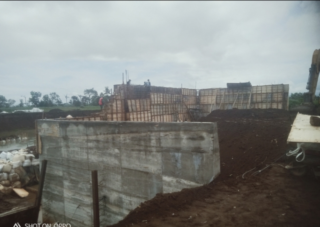 Proyek SDA Provinsi Jatim Senilai Rp.15,5 Milyar, Pekerja Tak Kenakan K3, Konsultan dan Pelaksana Lalai