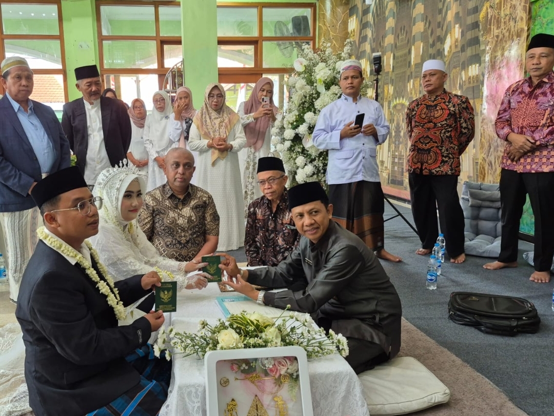 Enam Doa Kiai dan Ustad, Antar Putra Pemred Transparansi Nikah