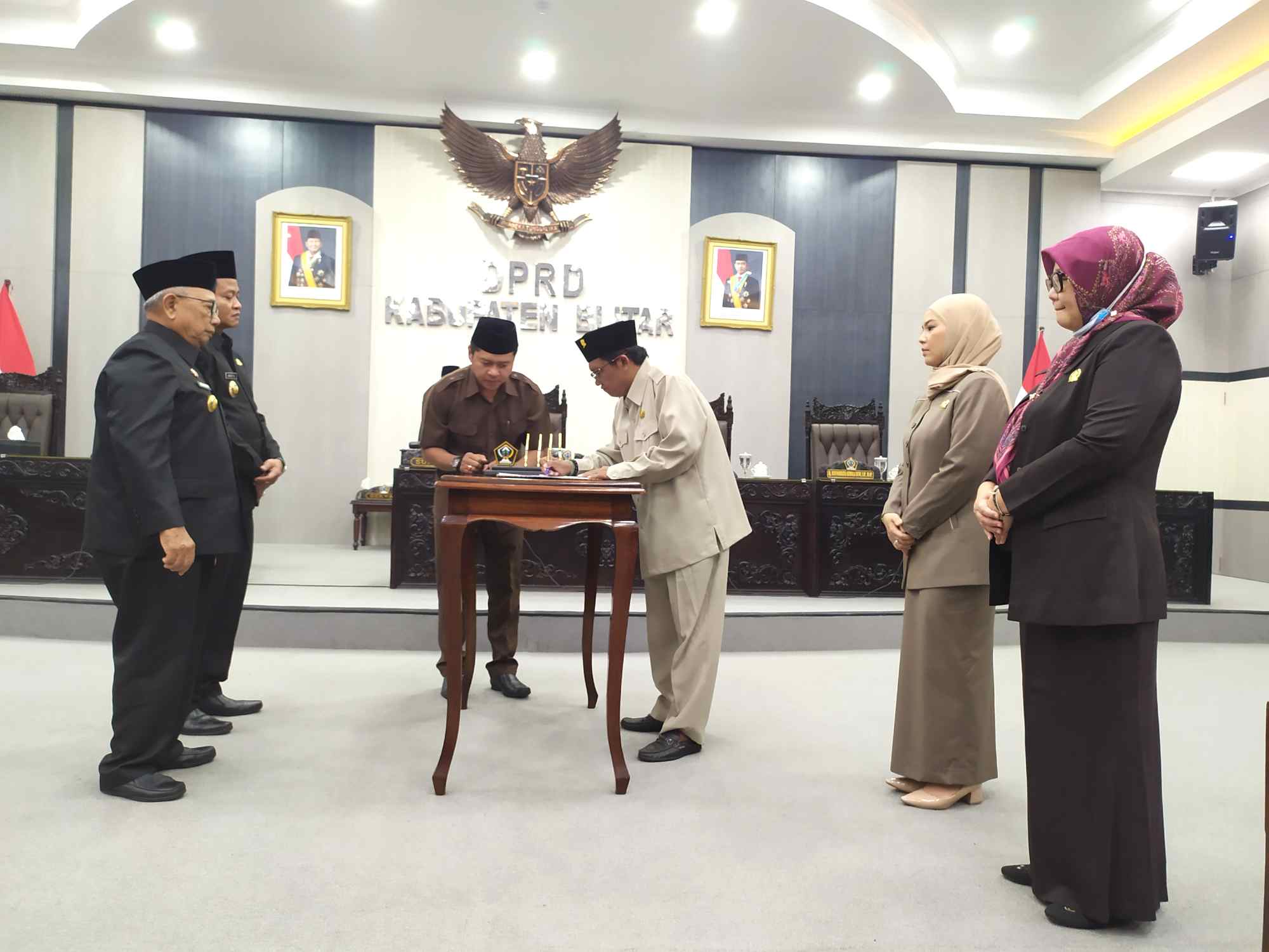 Legislatif dan Eksekutif Kabupaten Blitar Tandatangani Nota Kesepakatan Perubahan KUA-PPAS Tahun 2025