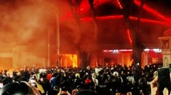 Gedung Grahadi di Surabaya Dibakar Massa Pendemo