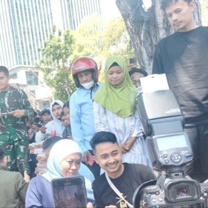 Gubernur Khofifah Tinjau Lokasi Terbakarnya Gedung Grahadi